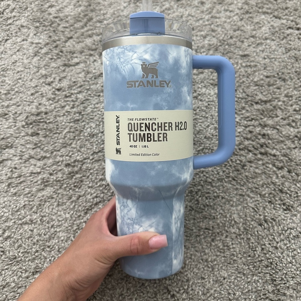 Stanley 40oz Tye Dye Blue/Purple •Brand New •Never used •willing to negotiate!
